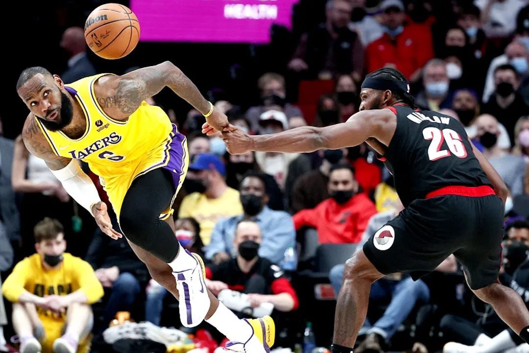 波特兰开拓者发布备战花絮，关键时刻门线救险，CBA季后赛任务艰巨，细节决定成败的简单介绍-爱游戏官方网站